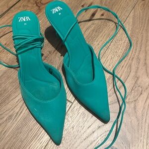 Zara size 39 green wrap up kitten heels